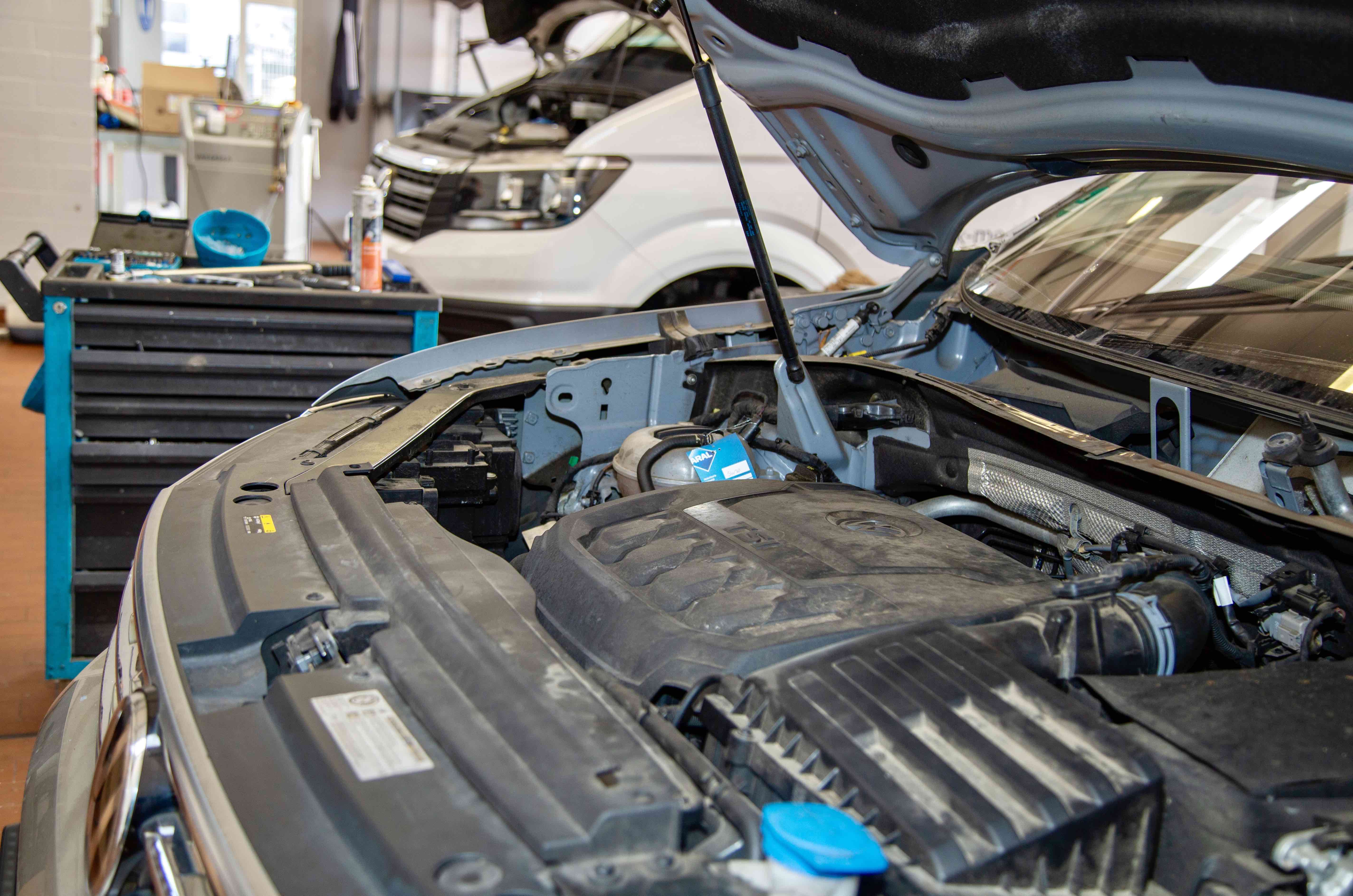 Schrauben, Diagnosen, Öl – wir suchen KFZ‑Mechatroniker (m/w/d) in Vollzeit!